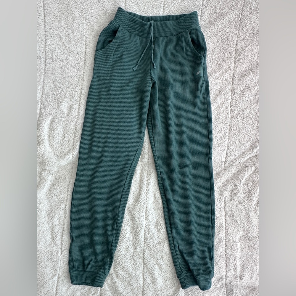 ALO Yoga Women’s Green Waffle Joggers SMALL